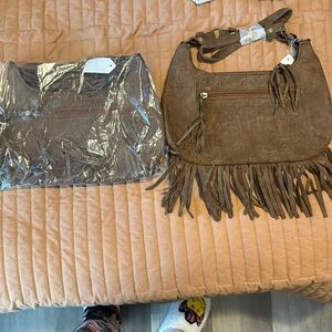 Two super cute hobo bags that come in the bags❤️